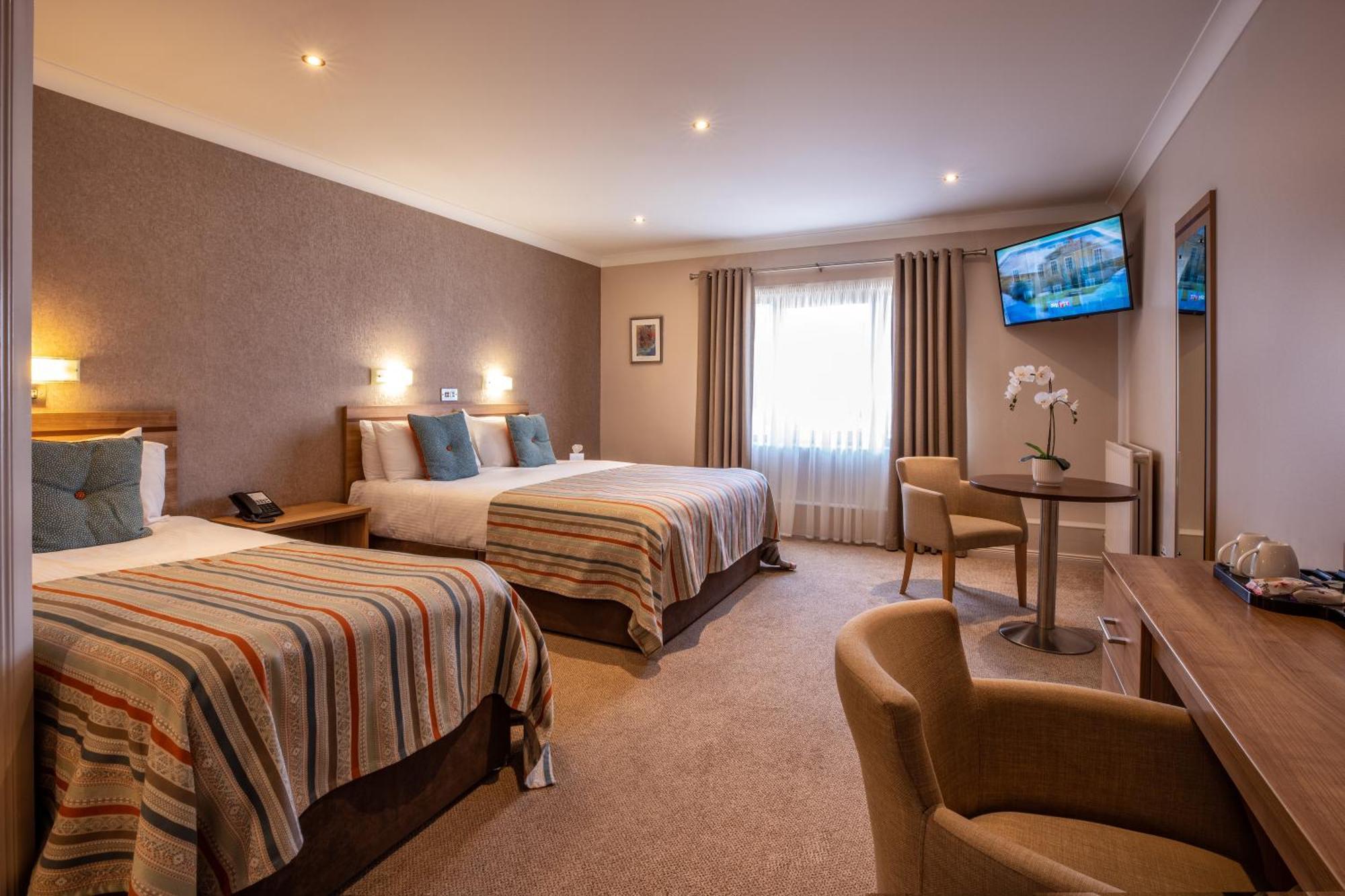 The Lodge Hotel Κόλερεϊν Εξωτερικό φωτογραφία
